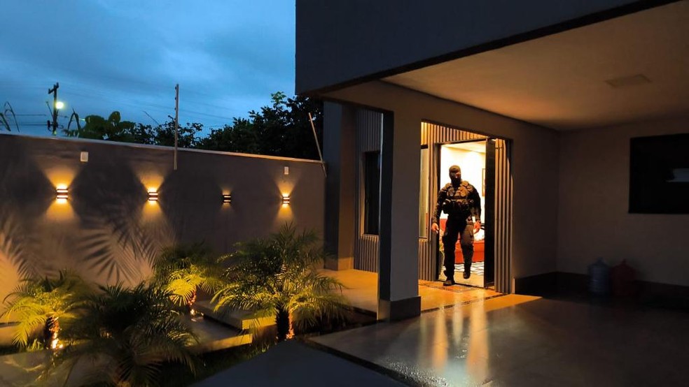 Mandados foram cumpridos em Cuiabá (MT), Várzea Grande (MT), Pontes e Lacerda (MT), Goiânia (GO) e Barueri (SP) — Foto: Reprodução