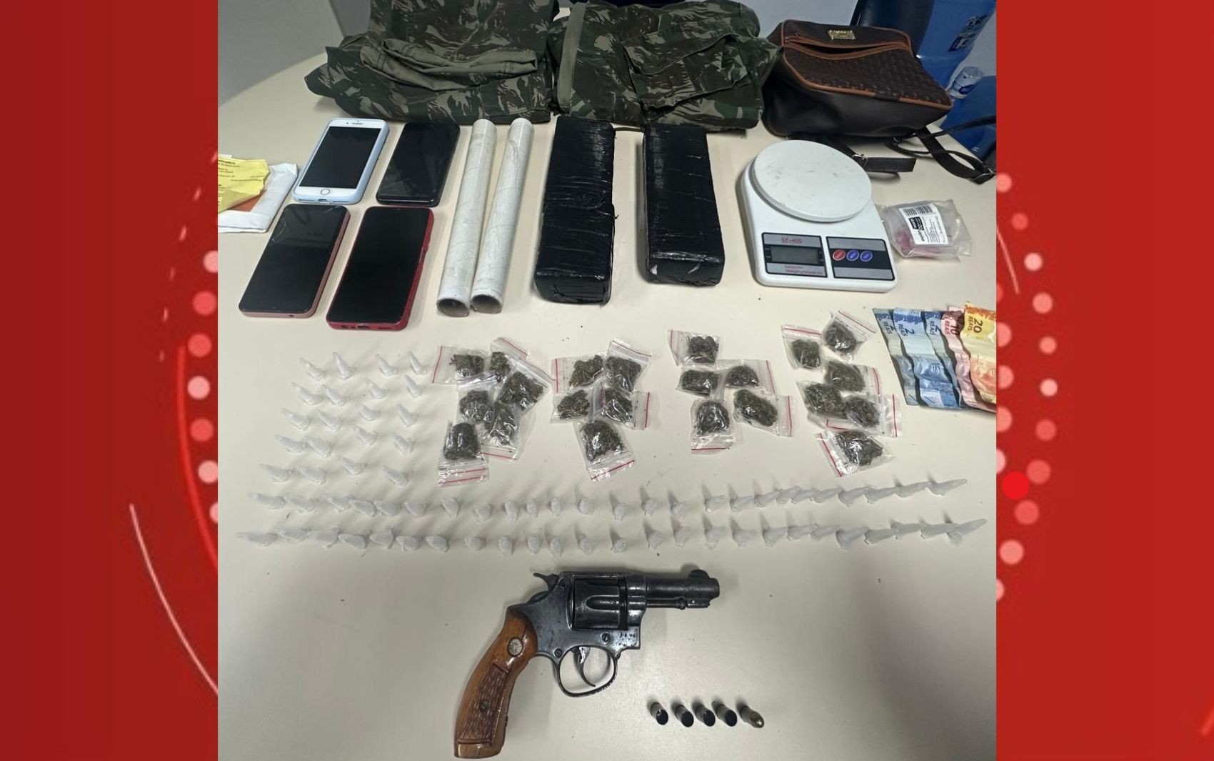 Suspeito morre após ser baleado em confronto com a PM; revólver, drogas e munições foram apreendidos