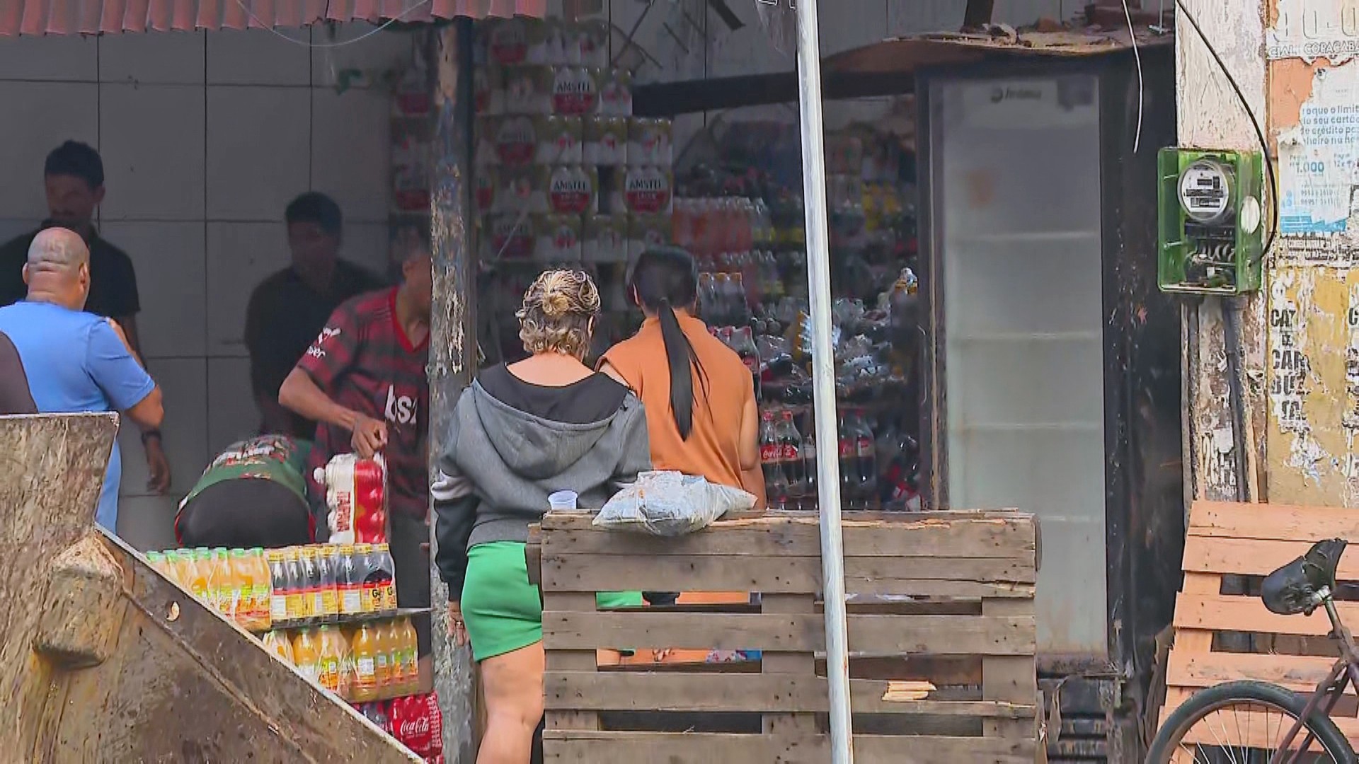 Prefeitura retoma desmonte de casarão que ruiu no Centro; vizinhos esvaziam imóveis