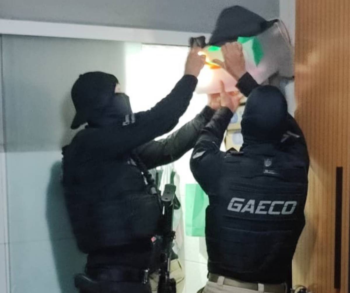 Vereador é alvo de operação que investiga fornecimento ilegal de armas para facção e PMs na Bahia