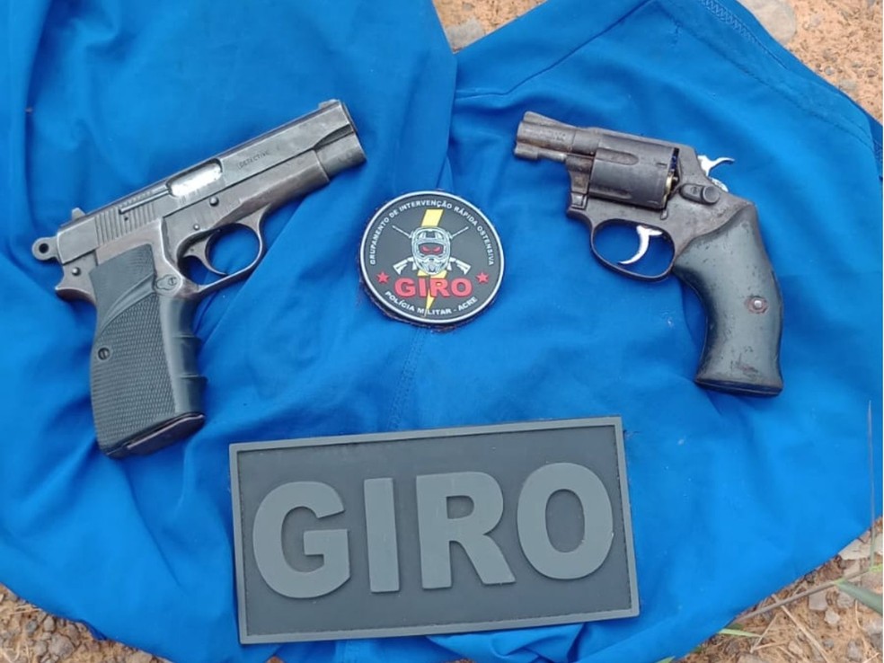 Antônio Domingos da Silva Oliveira, Carlos Afonso, de 25 anos, e Thiago Gomes da Silva, de 27, participaram de um assalto na zona rural de Brasiléia — Foto: Reprodução