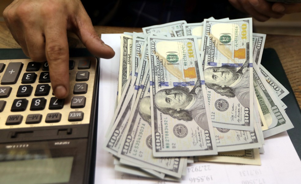 Notas de dólar. — Foto: Reuters