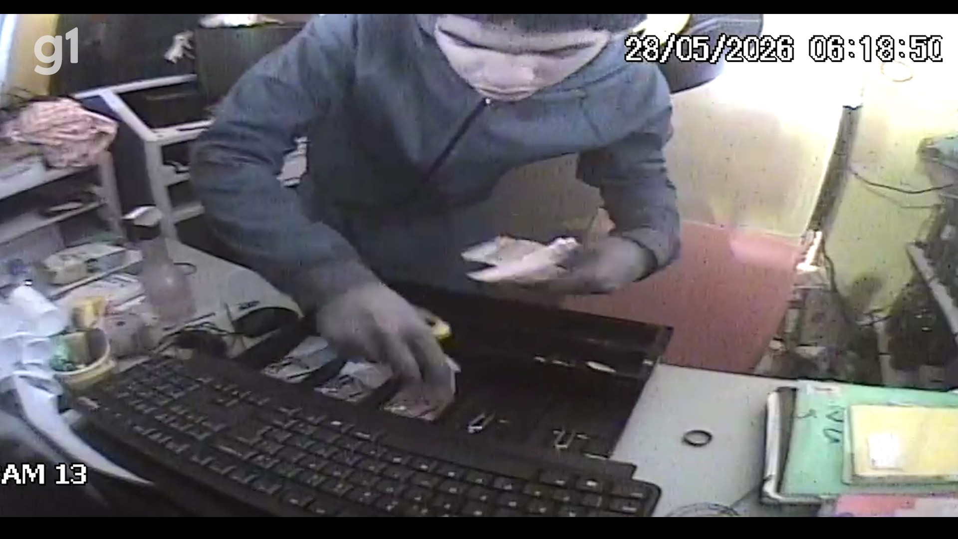 VÍDEO: homem é flagrado furtando restaurante no bairro Cohab II em Petrolina