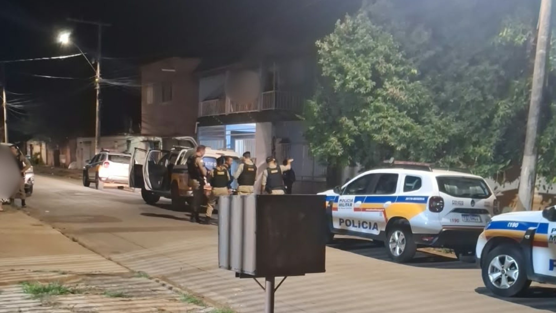 Tentativa de feminicídio: marido alcoolizado tenta matar a esposa e atira contra si em MG