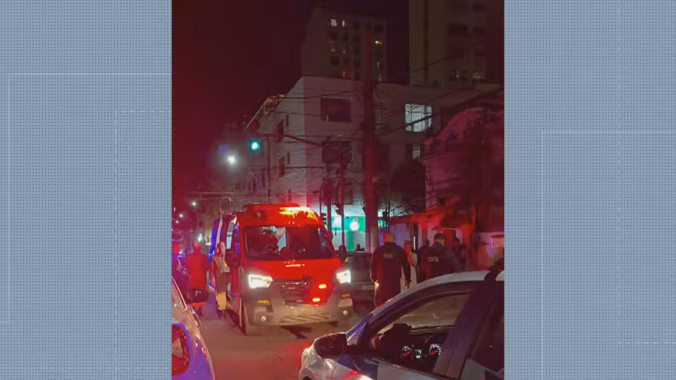 Crime aconteceu a poucos metros da 77ª DP (Icaraí) — Foto: Reprodução/TV Globo