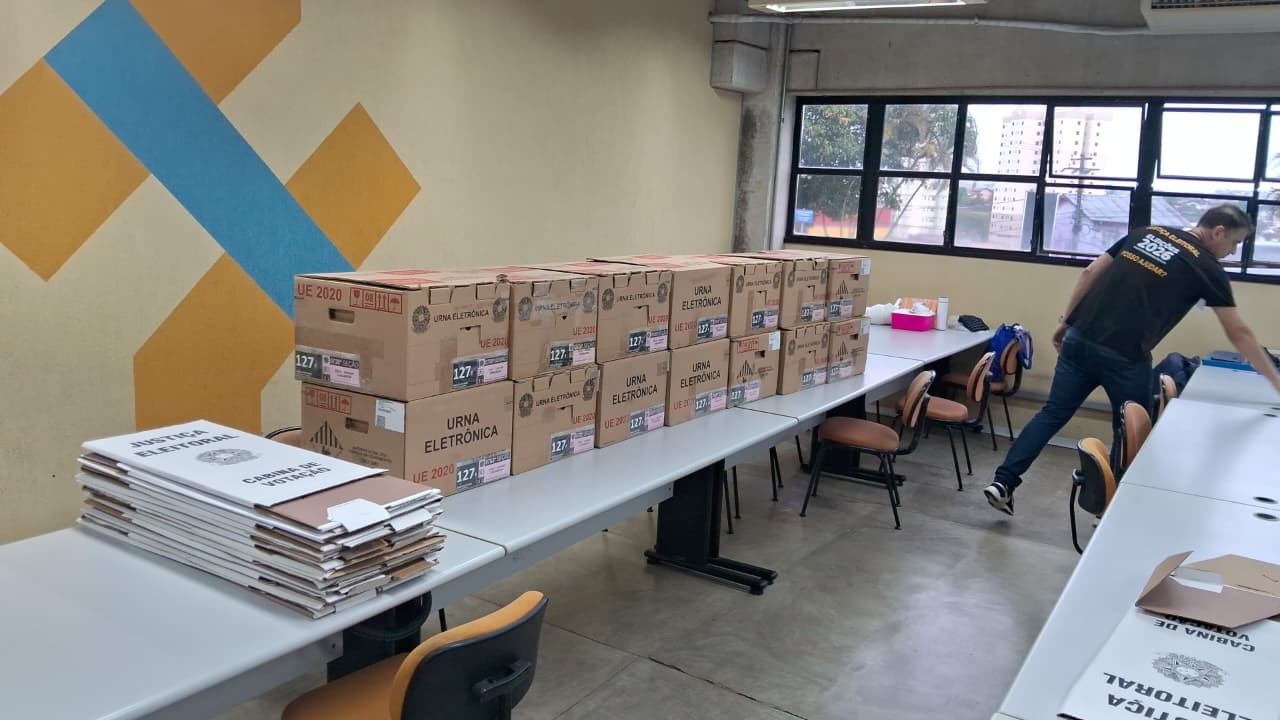 Mesmo após determinação do STF, urnas são desligadas e desmontadas no interior de SP
