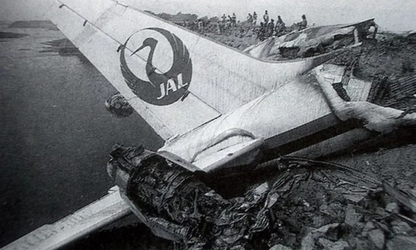 Destroços do Voo 471 da Japan Airlines, em Nova Déli, na Índia; atriz Leila Diniz estava no voo — Foto: Reprodução