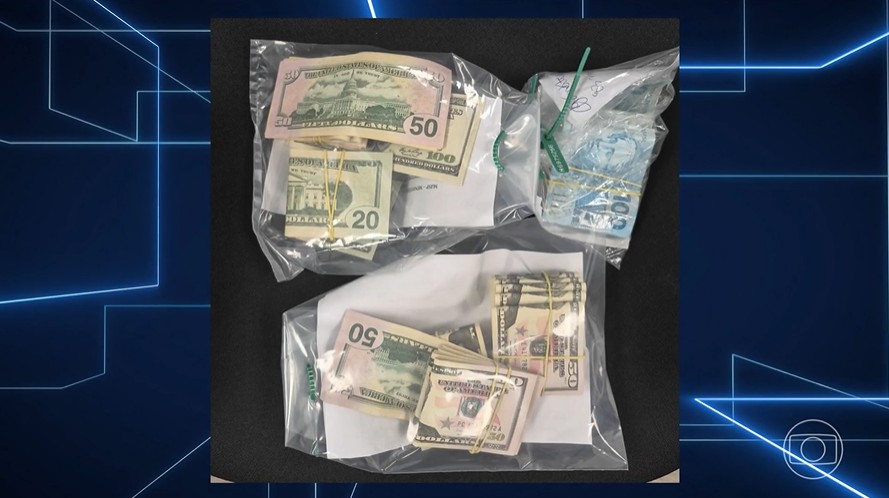 Veja como foi operação da PF que encontrou, em dinheiro vivo, US$ 14 mil na casa de Bolsonaro e pen drive no banheiro