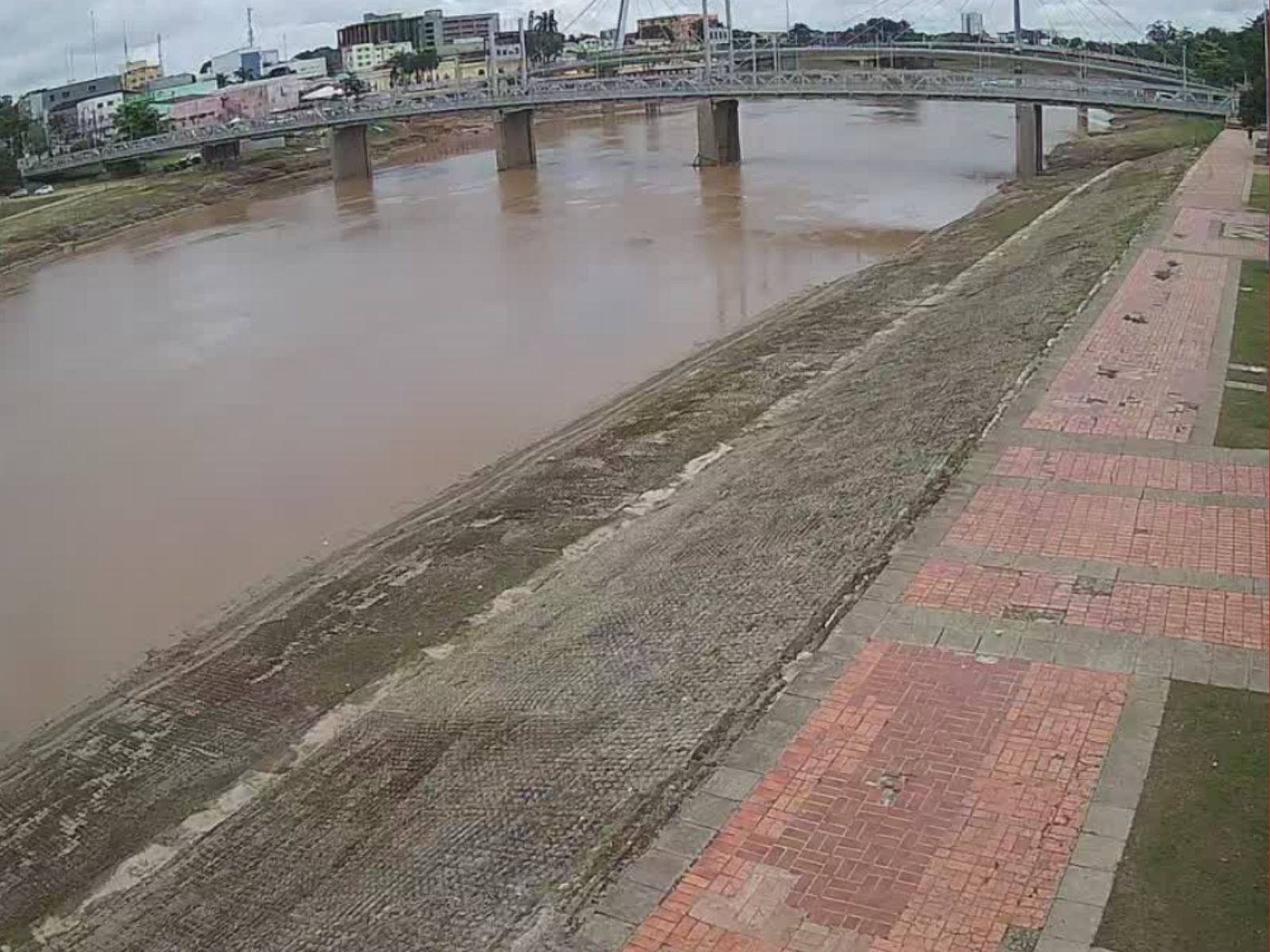 Após 13 dias, Rio Acre sai da cota de atenção em Rio Branco