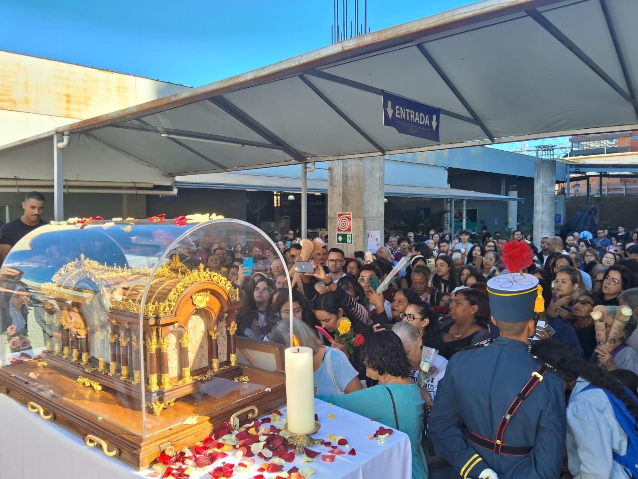 O que são as relíquias de Santa Teresinha e por que estão no Brasil