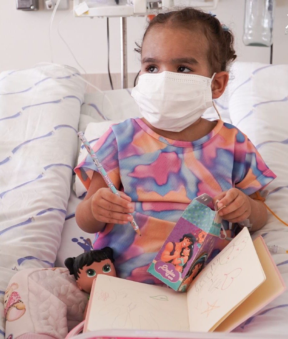 Menina de 3 anos que recebeu coração doado por criança de MT sai da UTI após 40 dias 
