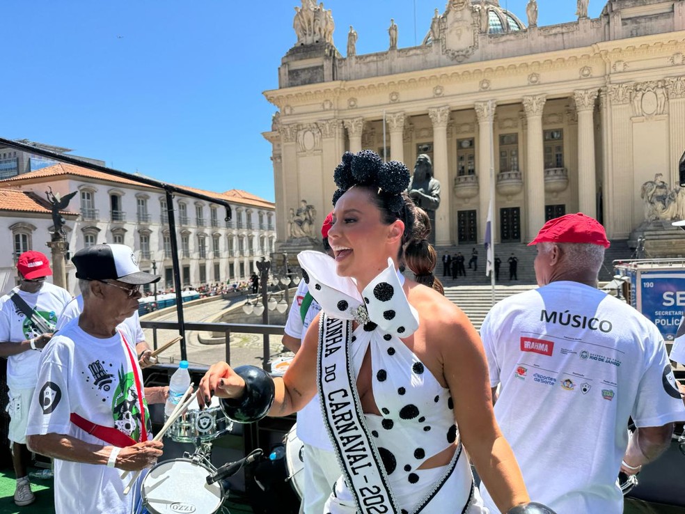 Paola Oliveira no Bola Preta na manhã deste sábado (10) — Foto: Rafael Nascimento / g1