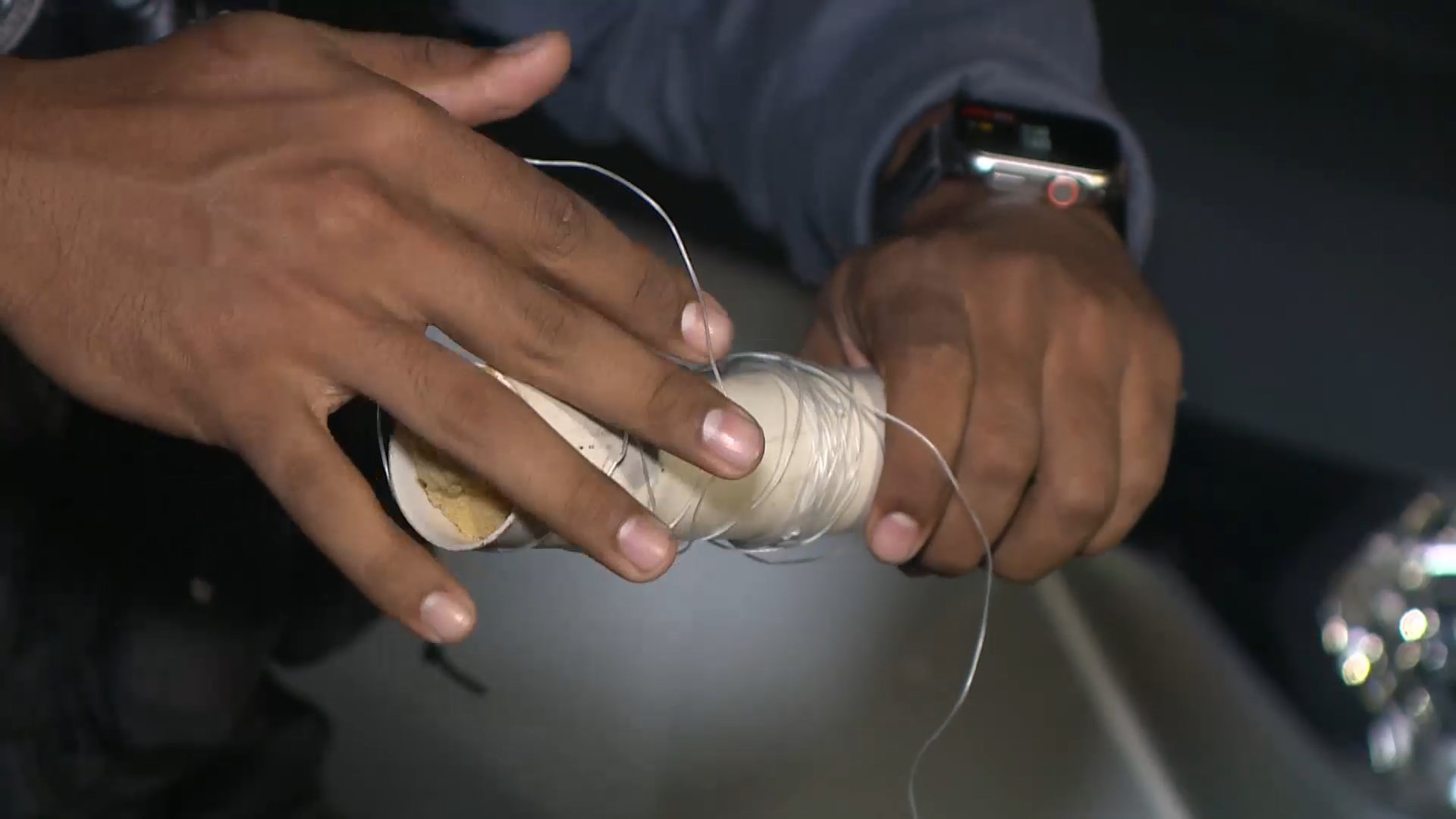 Polícia prende homem que usava vara de pescar improvisada para vender drogas no ES | G1