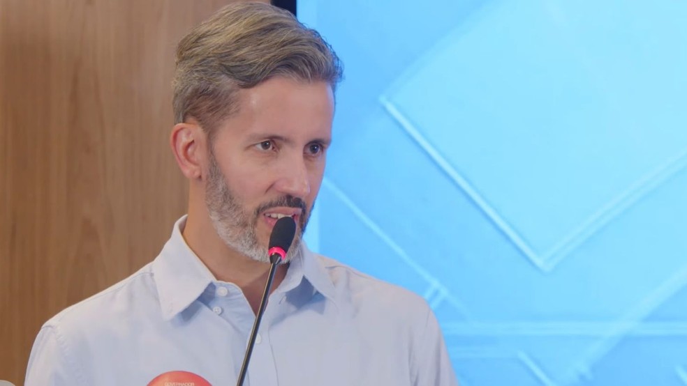 Candidato ao governo do DF Leandro Grass (PT) participa de terceiro debate. — Foto: Correio Braziliense/Reprodução
