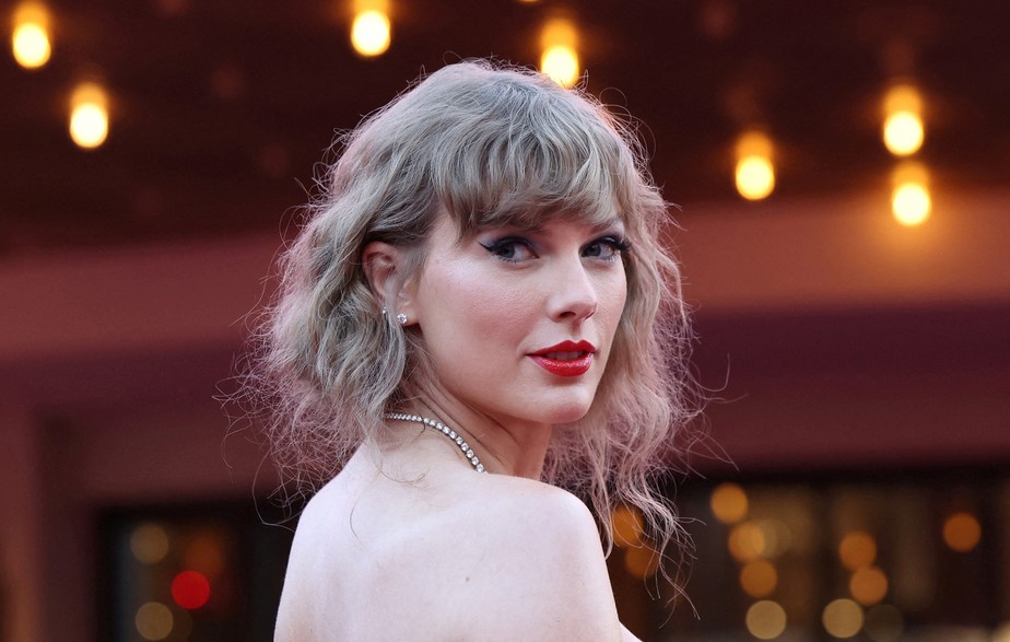 Taylor Swift não tem voz incrível, nem melodias interessantes; por que, então, ela é tão popular?