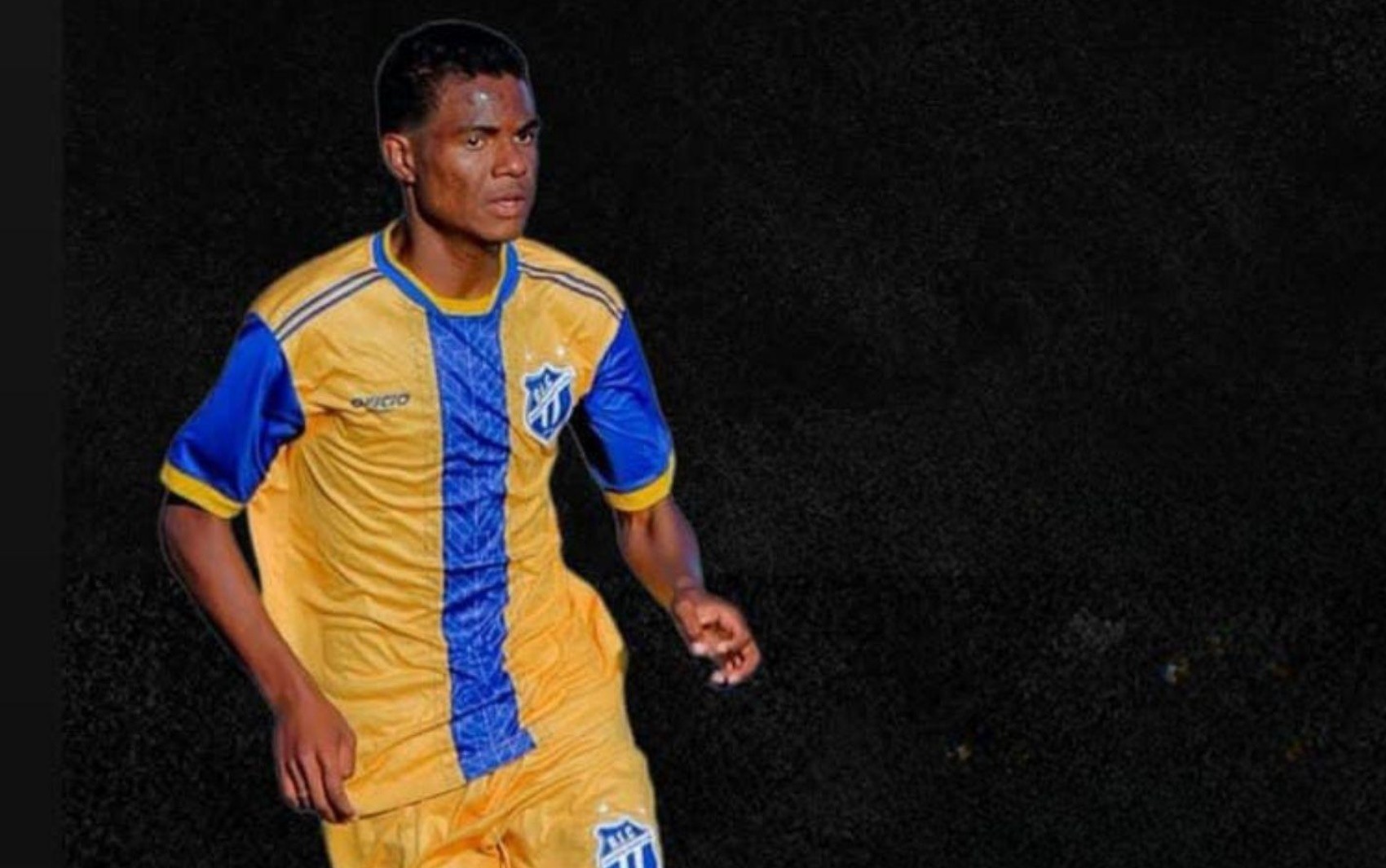 Jogador de futebol morre após ser atingido por suposto tiro acidental, diz polícia