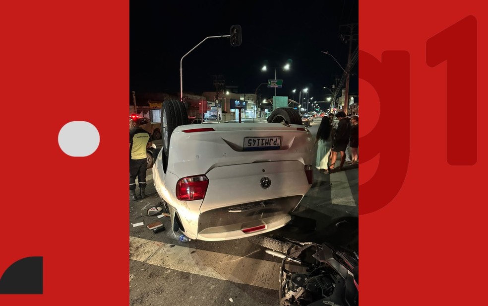 Ex-PM atropelou motocicletas paradas em semáforo de Feira de Santana — Foto: Polícia Militar