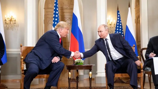 Trump anuncia que encontro com Putin ocorrerá no dia 15 de agosto, no Alasca - Os presidentes dos EUA e da Rússia irão debater uma proposta de cessar-fogo na guerra da Ucrânia durante o encontro, marcado no último dia do prazo dado por Trump para poupar o governo russo de tarifas e sanções.