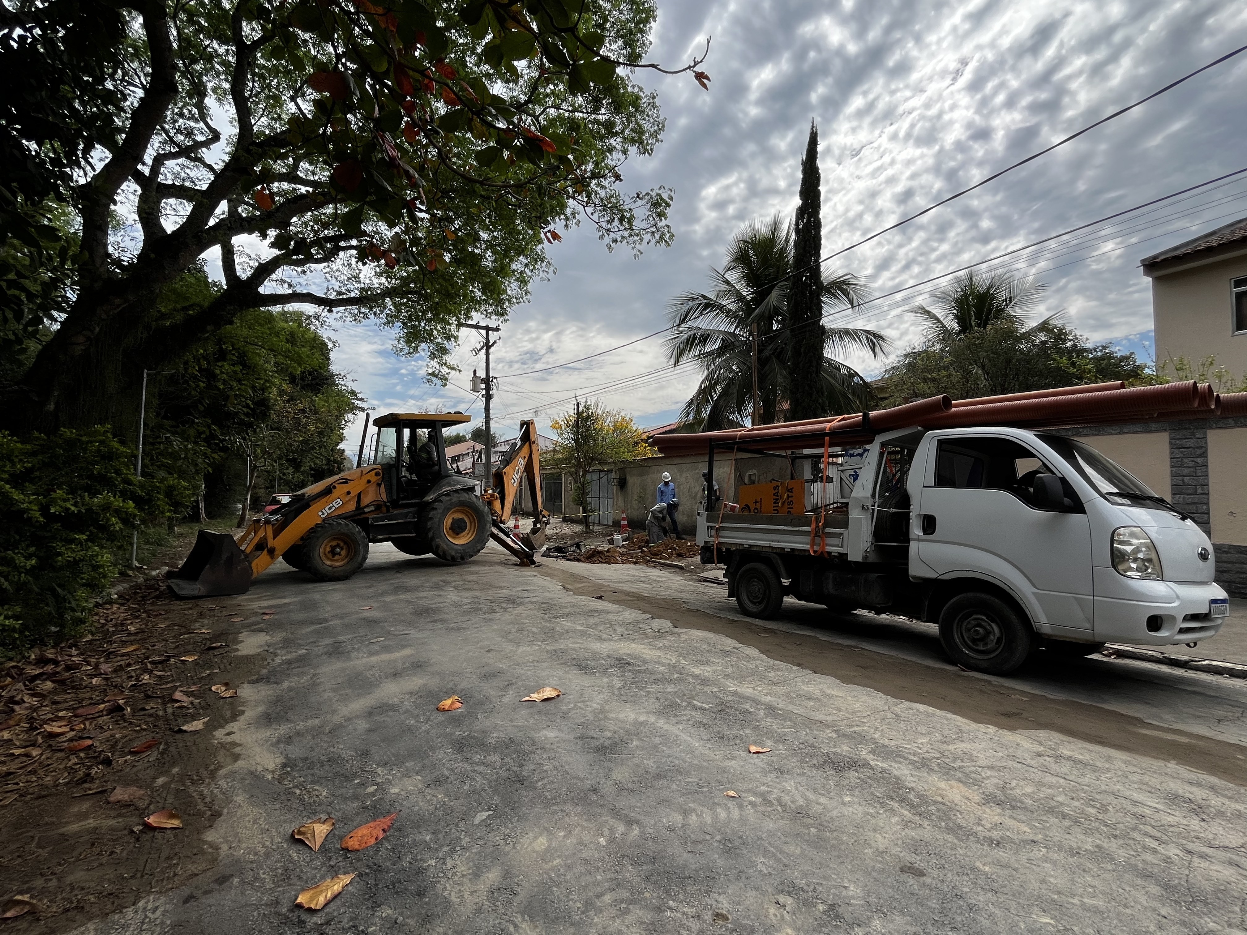 Águas das Agulhas Negras realiza obras de substituição de redes de água e esgoto