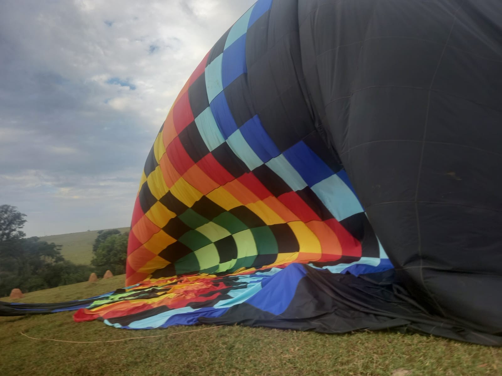 Balão tripulado faz pouso de emergência em Sorocaba