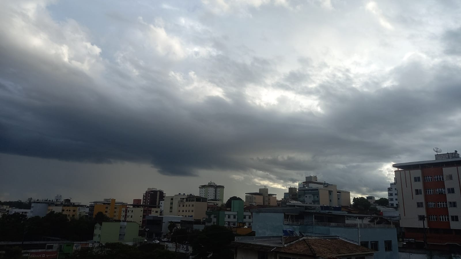 Possibilidade de chuva durante toda a semana em Divinópolis e região, com ligeira queda nas temperaturas 