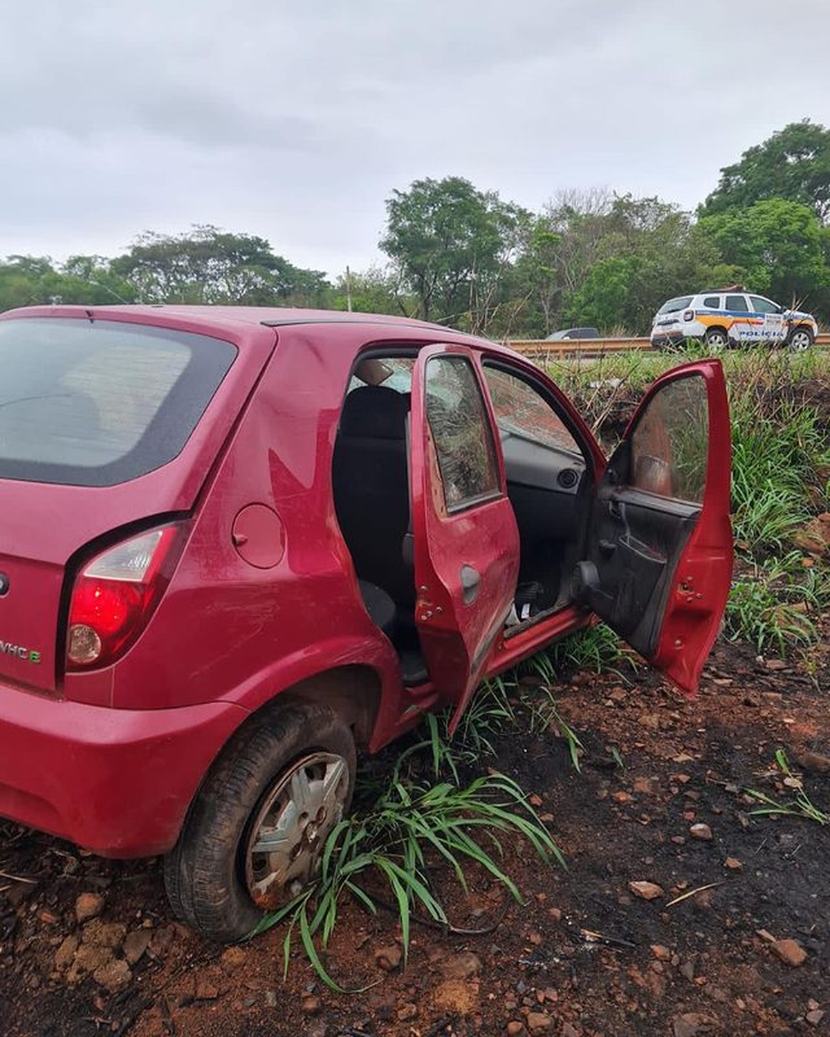 Homem morre após carro bater de frente com carreta na BR-251, em Unaí - D  NEWS JORNAL