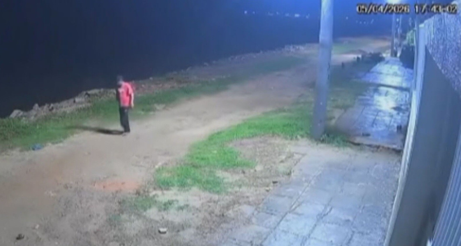 Mulher é morta a facadas por assaltante em Paulista; vídeo mostra suspeito