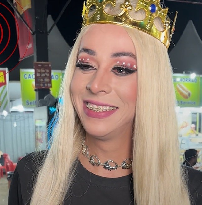 Fã de Luan Santana, Askovitty Labelly, acompanha show do artista no Limera Rodeo Music — Foto: Estevão Mamédio/Reprodução/g1