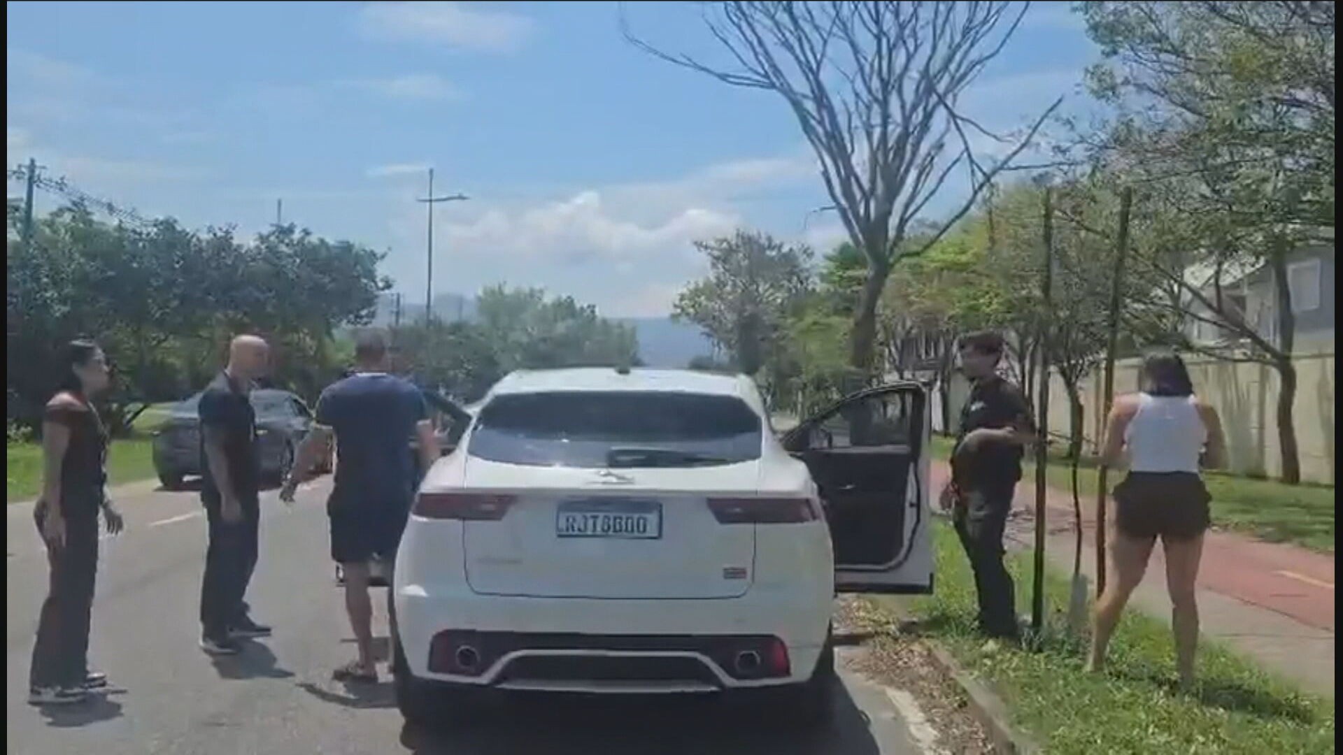 Homem condenado por estelionato é preso no Rio; esposa é autuada por exercício ilegal da Medicina e Nutrição