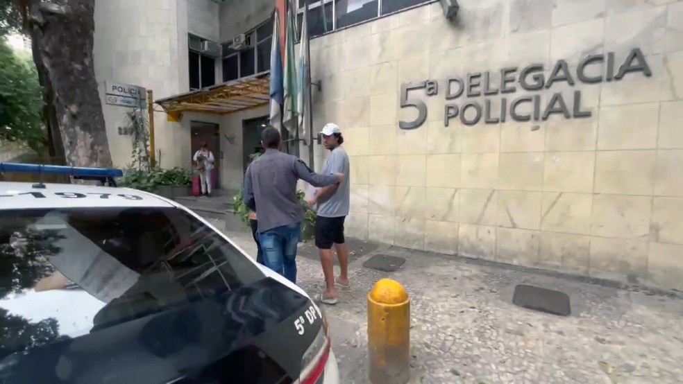 Carlos Eduardo Freire de Brito foi preso no hotel, em Copacabana, e levado para a 5ª DP (Centro) — Foto: Reprodução/TV Globo