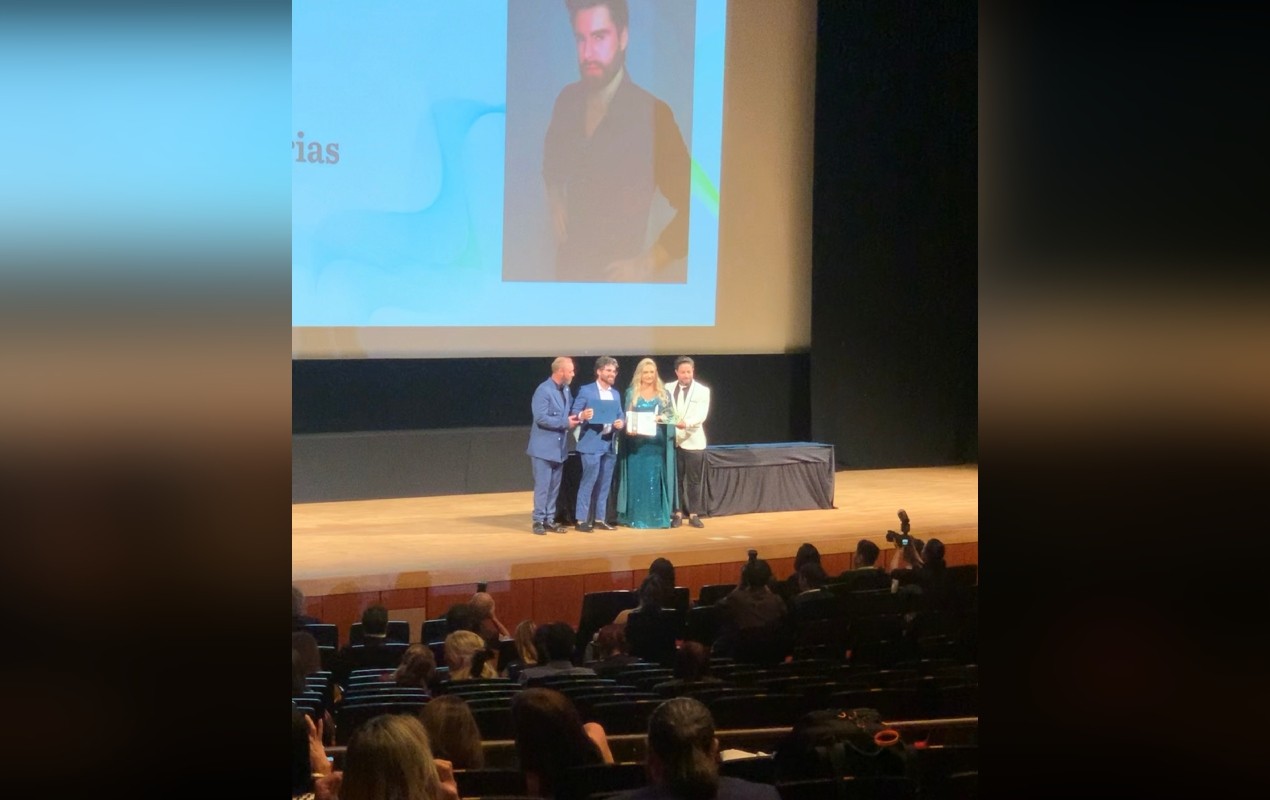 Cabeleireiro que viralizou ao criar 'dia de beleza' com mulheres em vulnerabilidade é homenageado no Japão: 'Me senti muito honrado'