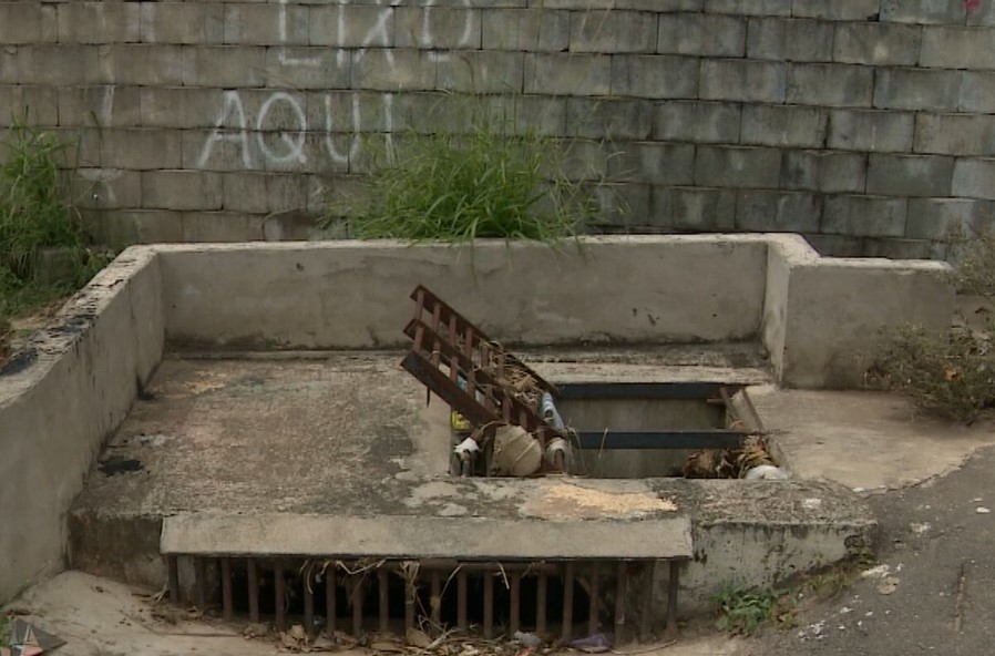 Moradores reclamam de alagamentos que invadem casas em bairro de Campinas: 'Um mar dentro de casa' 