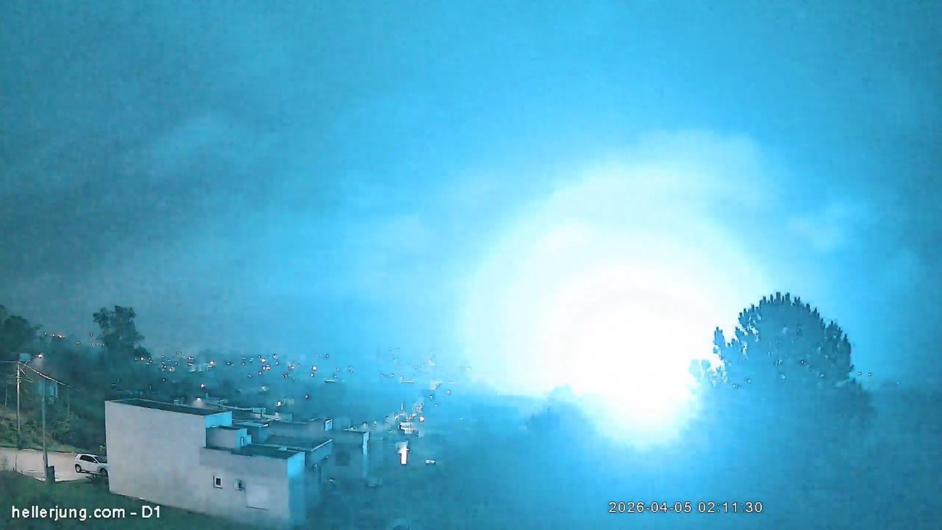 VÍDEO: Curtos-circuitos provocam explosões e assustam moradores de Taquara