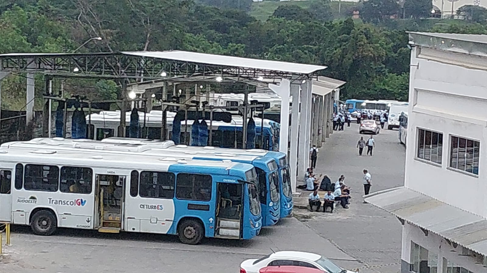 Manobrista é morto a tiros e, após paralisação, ônibus voltam a circular na Grande Vitória