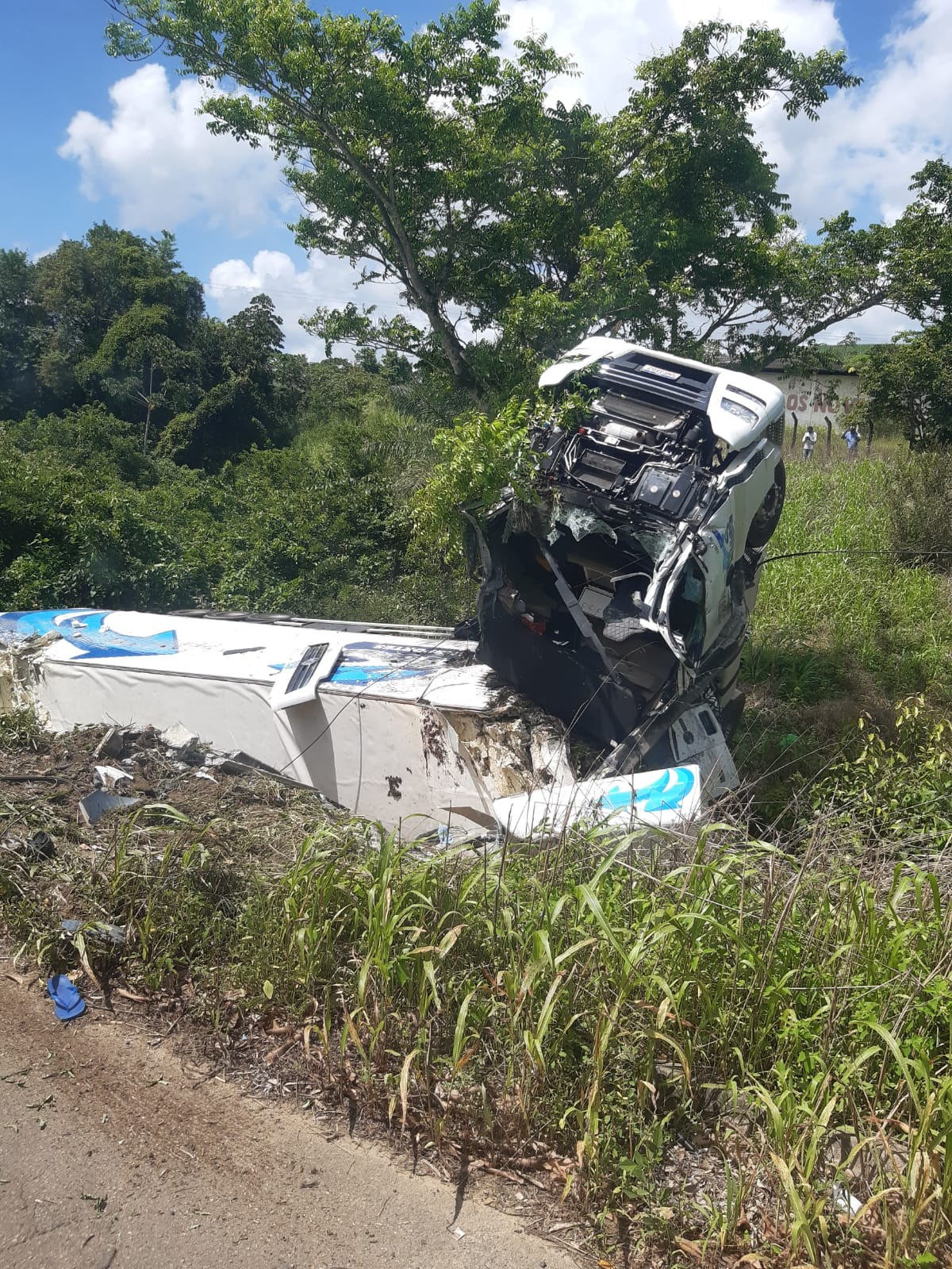 Capotamento de caminhão na rodovia PE-07 deixa uma pessoa morta