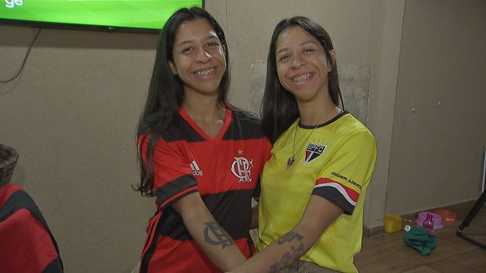 Irmãs gêmeas apaixonadas por futebol são rivais em FLA x SPO - Foto: (Arquivo pessoal)