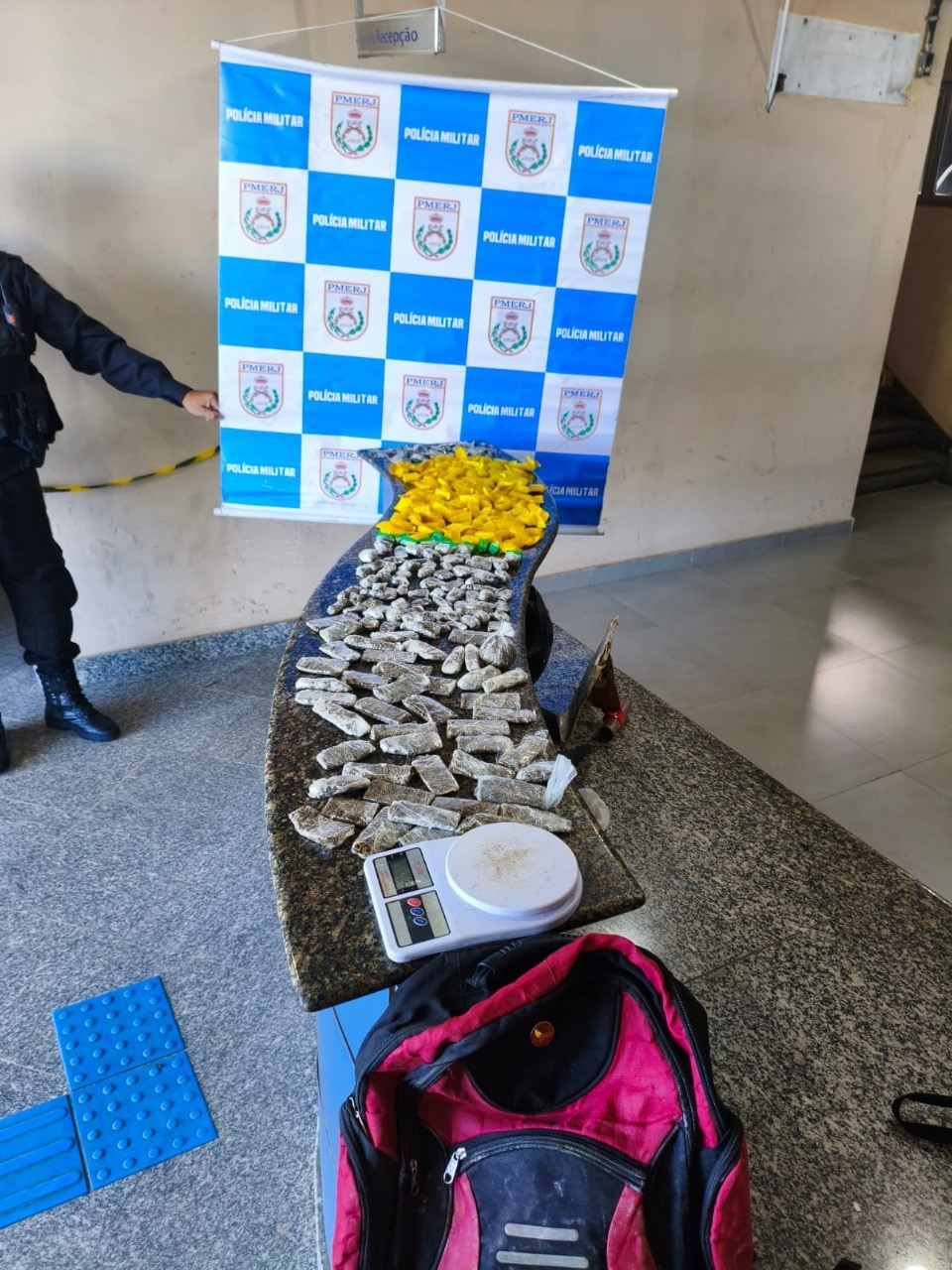 Polícia Militar prende homem com drogas em Angra dos Reis
