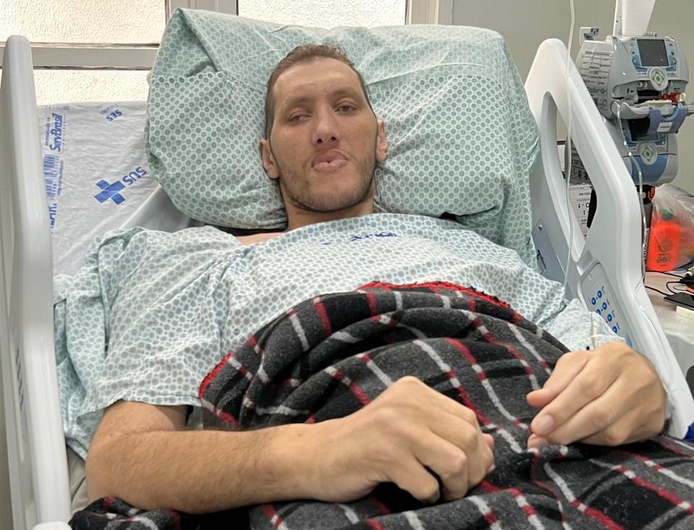 Homem mais alto do Brasil amputa a segunda perna: 'Vou superar mais essa  barreira'