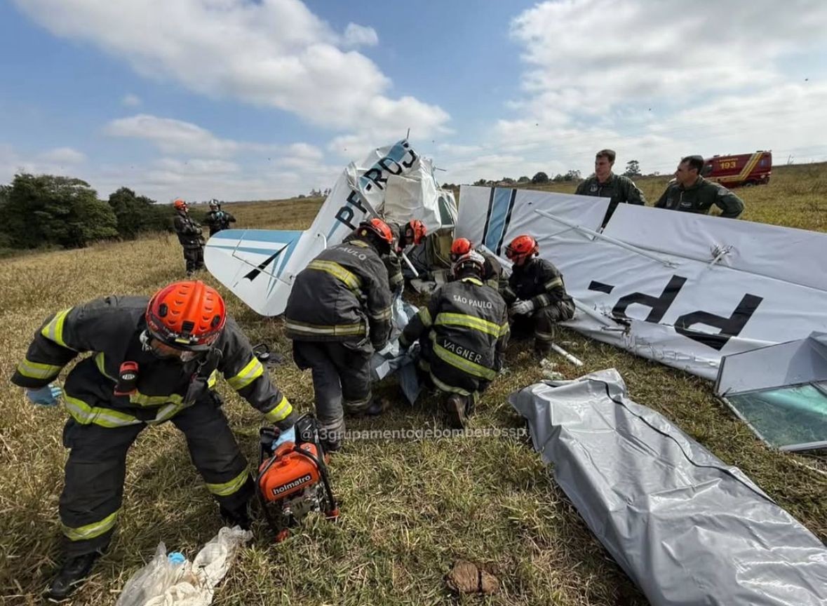 Avião cai em Rio Preto e dois morrem, dizem bombeiros
