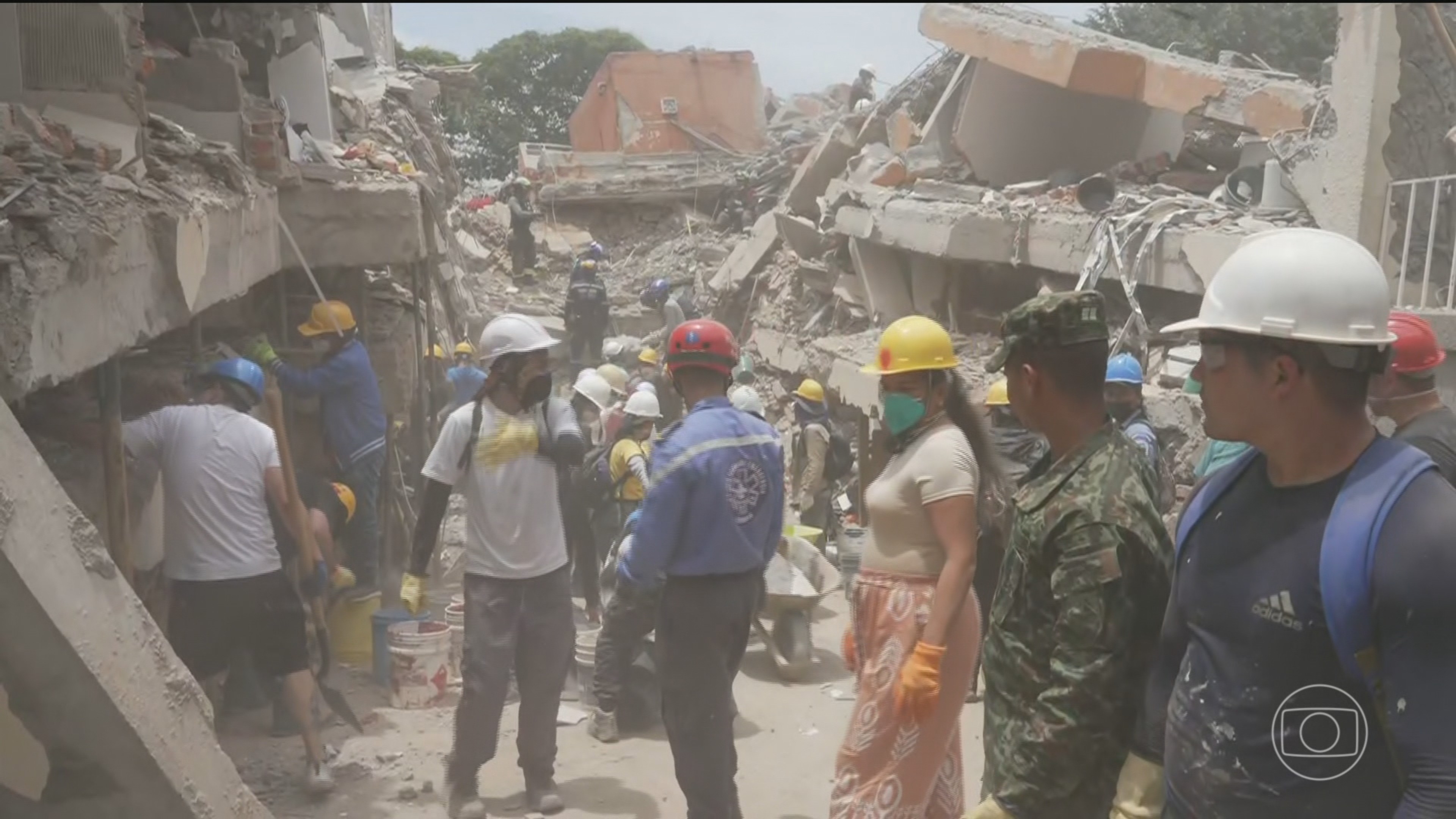 Na Colômbia, socorristas correm contra o tempo para encontrar mais sobreviventes do terremoto
