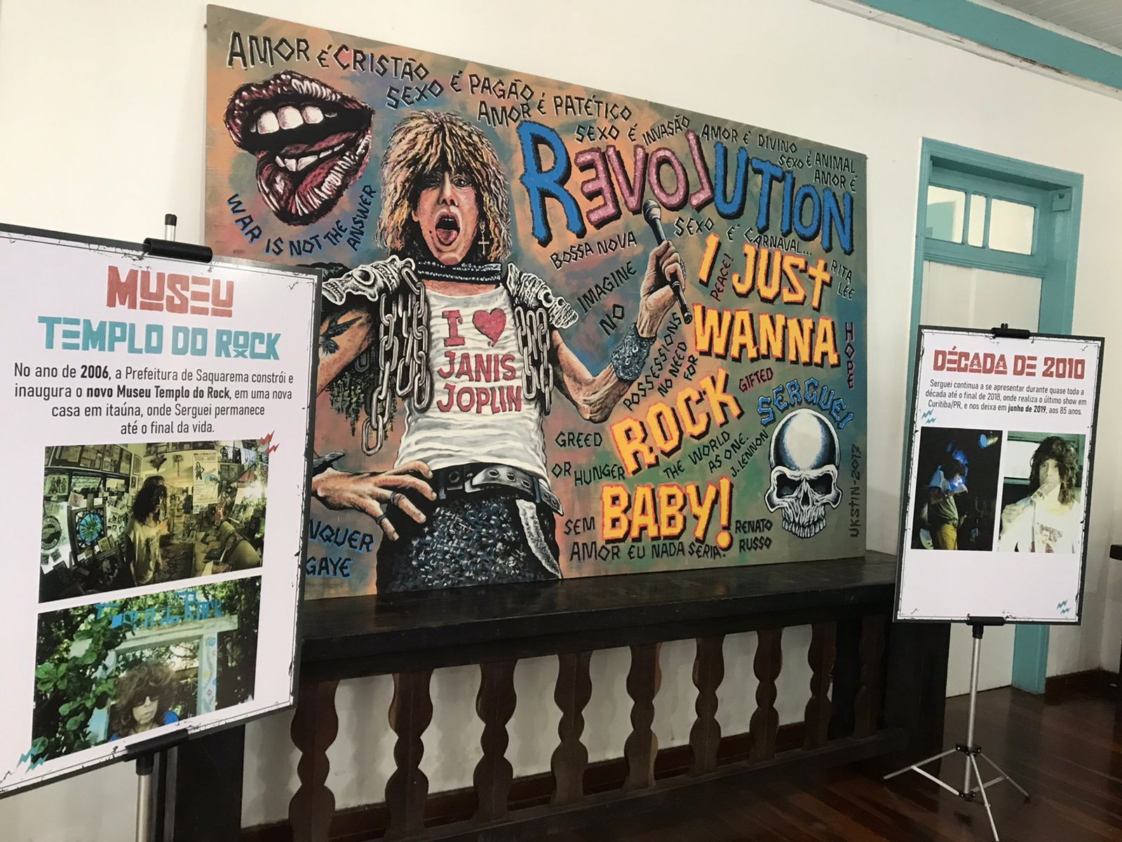 Mostra 'Serguei: 90 anos de Rock and Roll' é aberta ao público na Casa de Cultura, em Saquarema