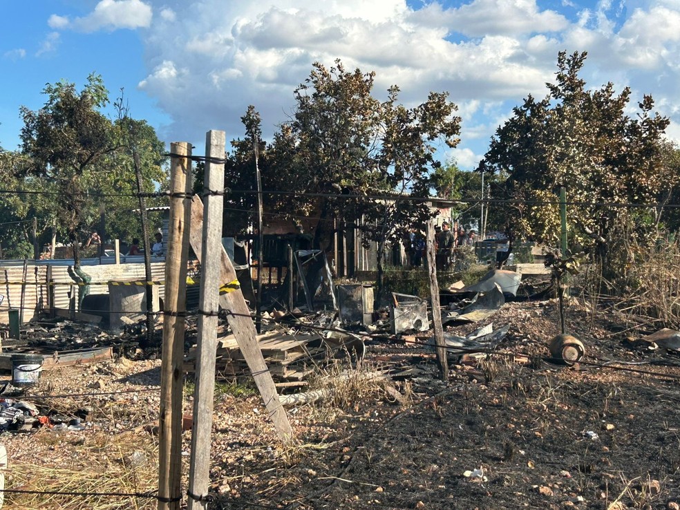 Criança morre após explosão em Cuiabá — Foto: Arielly Barth/g1