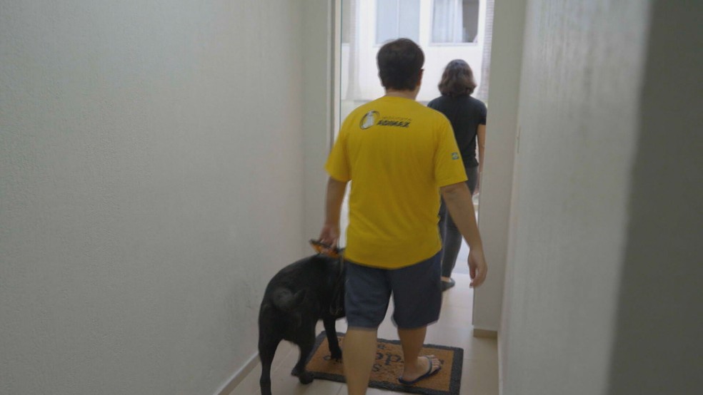 Lucas Gabriel e seu cão guia — Foto: Reprodução/TV Globo