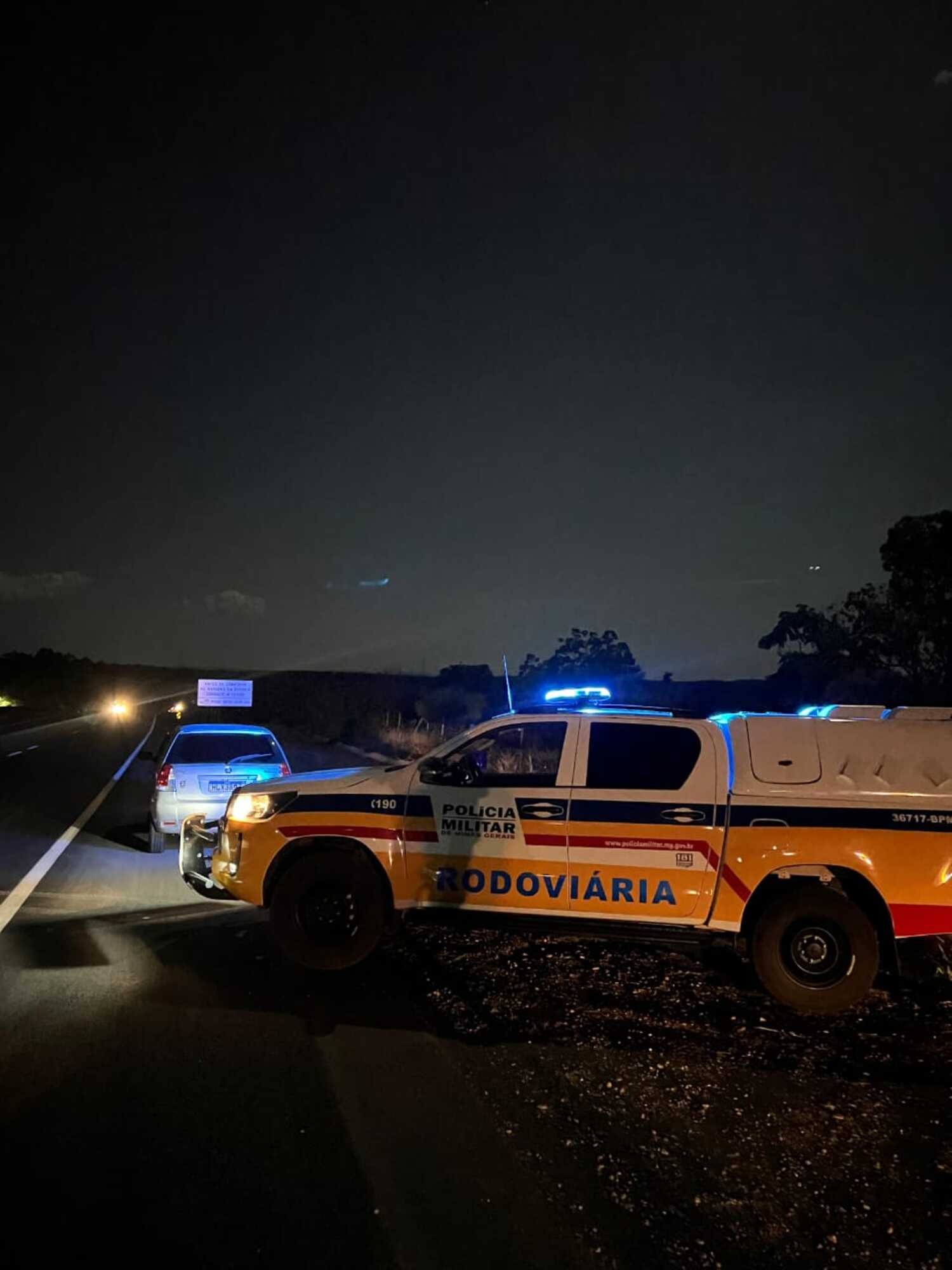 Homem é preso com carro furtado ao passar em velocidade acima do permitido em radar na BR-135