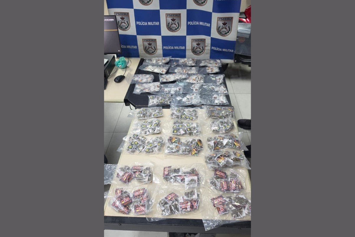 forças de segurança apreende mais de 2 mil porções de drogas em Cabo Frio