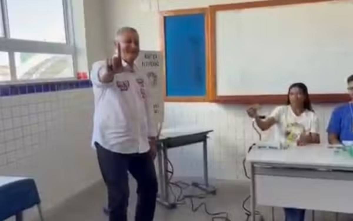 Rui Costa (PT) vota em Salvador