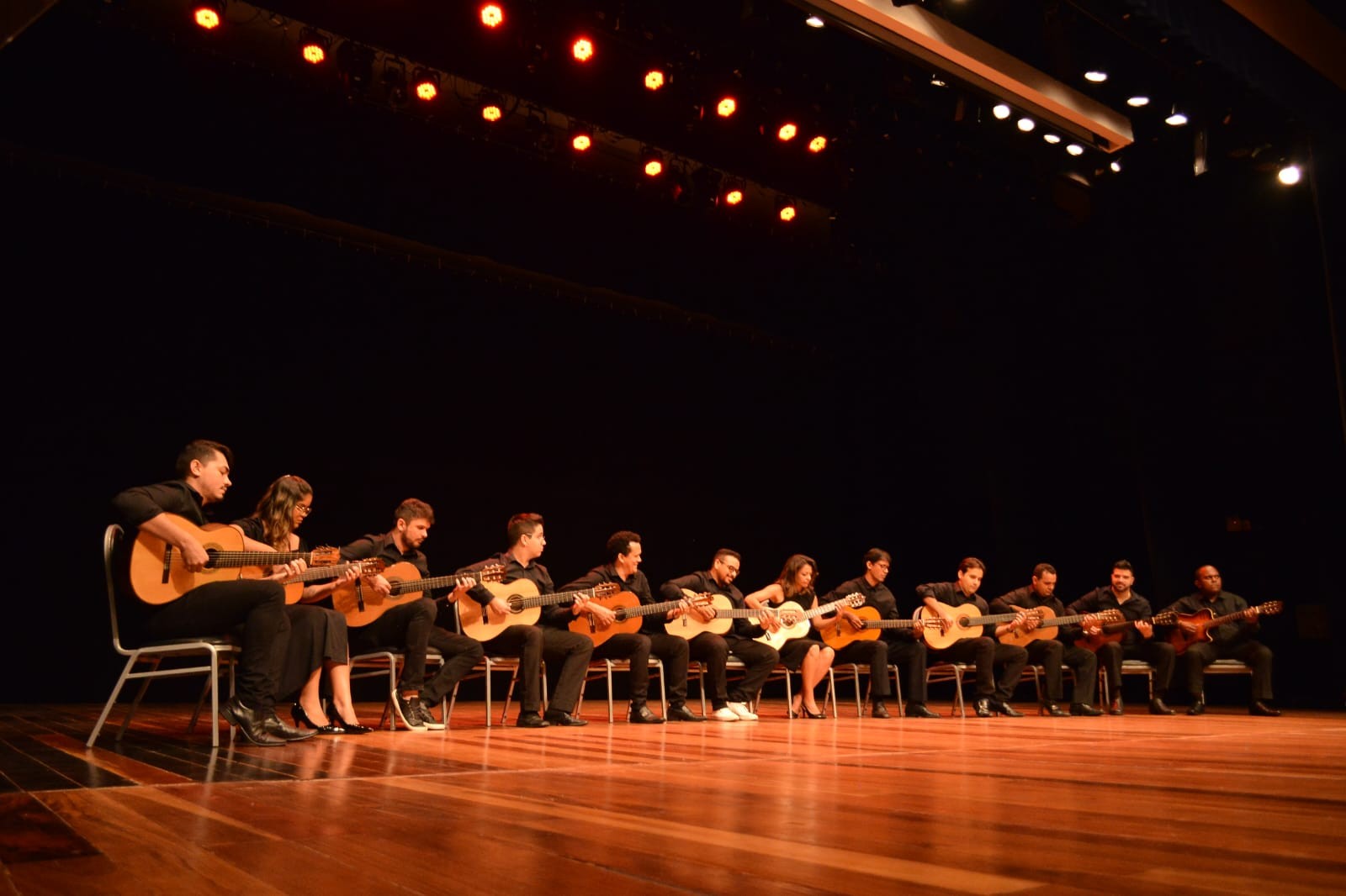 Músicos da Orquestra de Violões de Teresina estão há um ano sem salário; TCE determina que secretaria reavalie