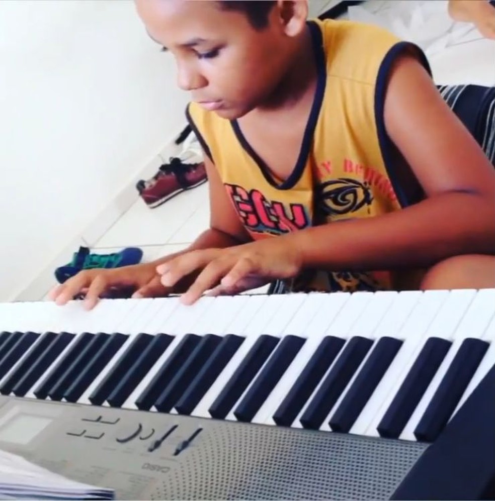 Aos 10 anos, menino paraense aprende a tocar piano sozinho; veja, Belém