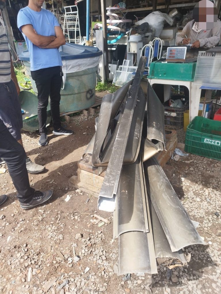 Dois homens são presos suspeitos de furto e receptação de portão de alumínio, em São Luís 