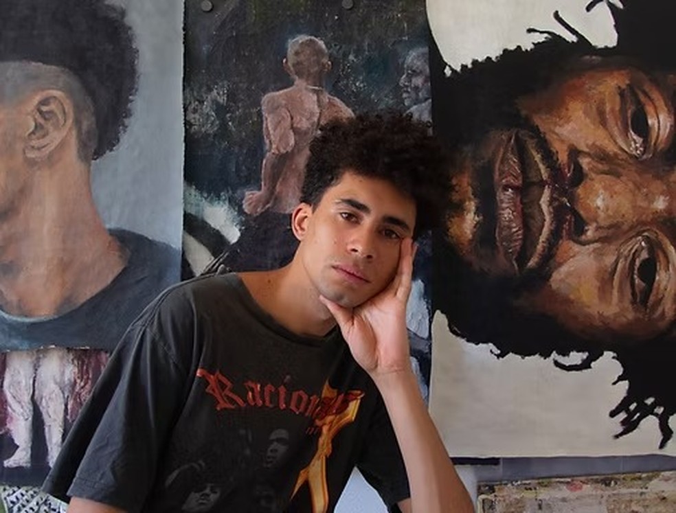 Gustavo Magalhães produz no campo da pintura desde 2013 — Foto: Mariana Pajuaba